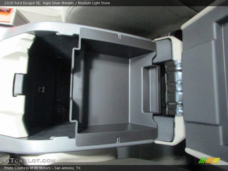 Ingot Silver Metallic / Medium Light Stone 2016 Ford Escape SE