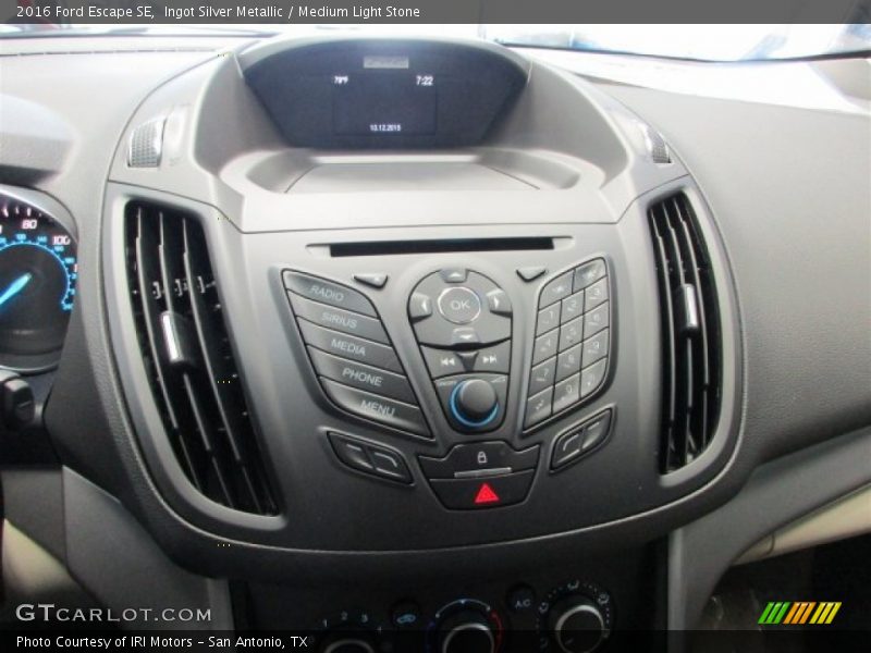 Ingot Silver Metallic / Medium Light Stone 2016 Ford Escape SE