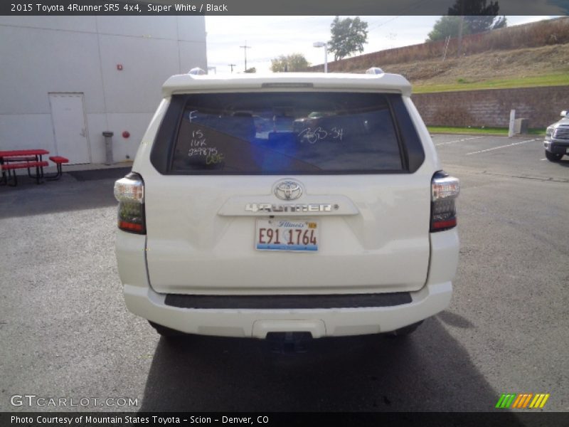 Super White / Black 2015 Toyota 4Runner SR5 4x4