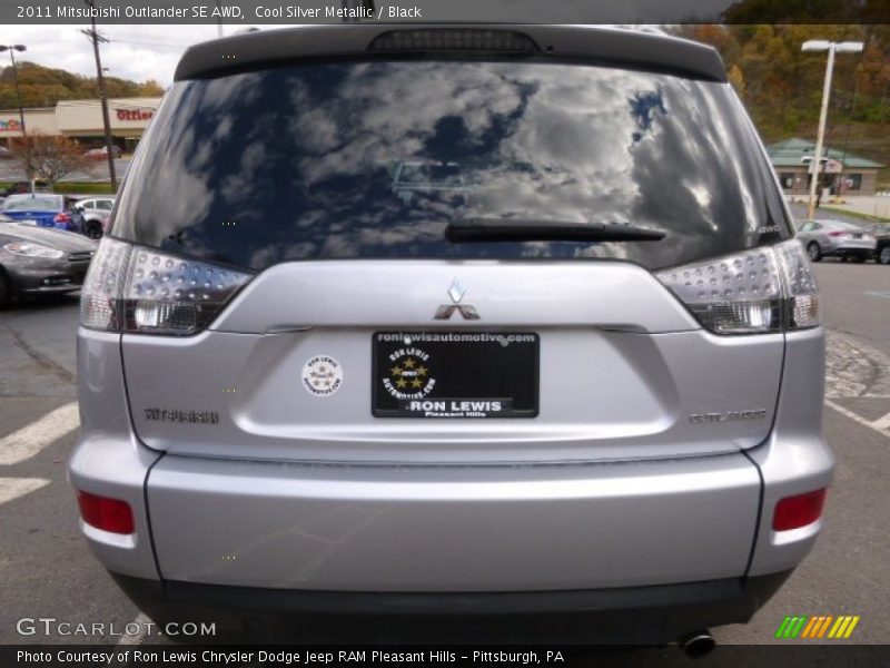 Cool Silver Metallic / Black 2011 Mitsubishi Outlander SE AWD