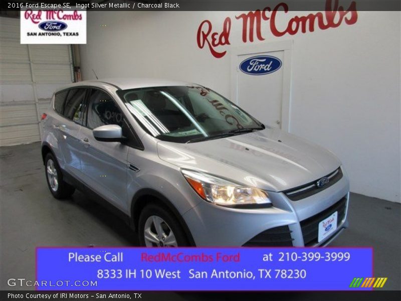Ingot Silver Metallic / Charcoal Black 2016 Ford Escape SE