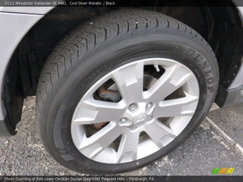 Cool Silver Metallic / Black 2011 Mitsubishi Outlander SE AWD