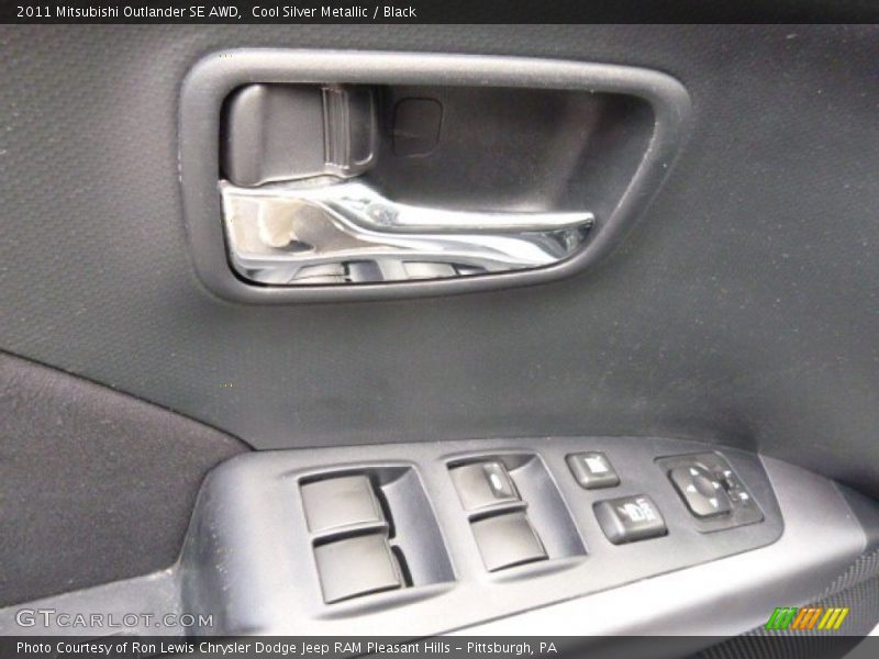 Cool Silver Metallic / Black 2011 Mitsubishi Outlander SE AWD