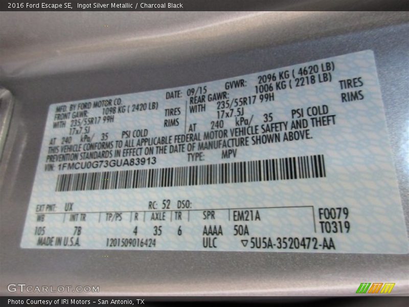 Ingot Silver Metallic / Charcoal Black 2016 Ford Escape SE