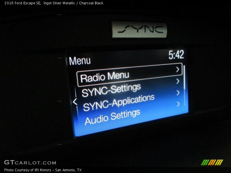 Ingot Silver Metallic / Charcoal Black 2016 Ford Escape SE
