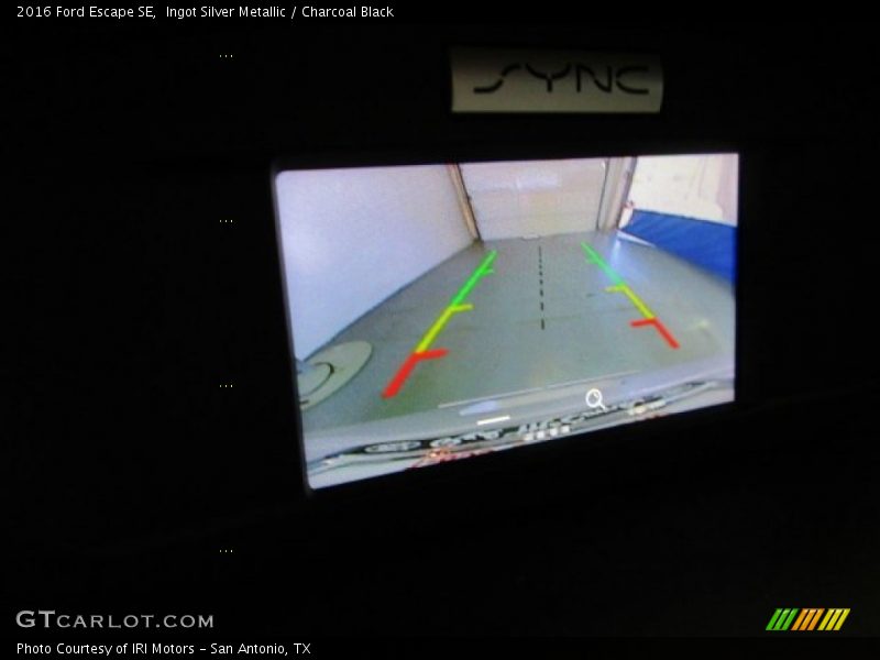 Ingot Silver Metallic / Charcoal Black 2016 Ford Escape SE
