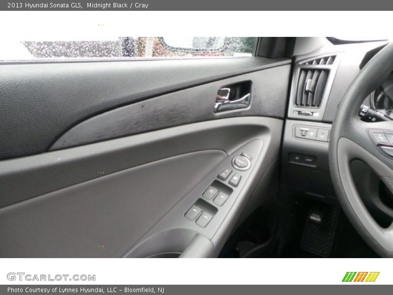 Midnight Black / Gray 2013 Hyundai Sonata GLS