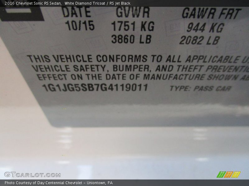 White Diamond Tricoat / RS Jet Black 2016 Chevrolet Sonic RS Sedan