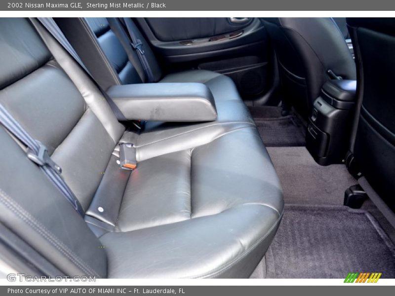 Sterling Mist Metallic / Black 2002 Nissan Maxima GLE