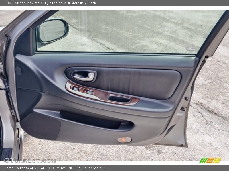 Sterling Mist Metallic / Black 2002 Nissan Maxima GLE