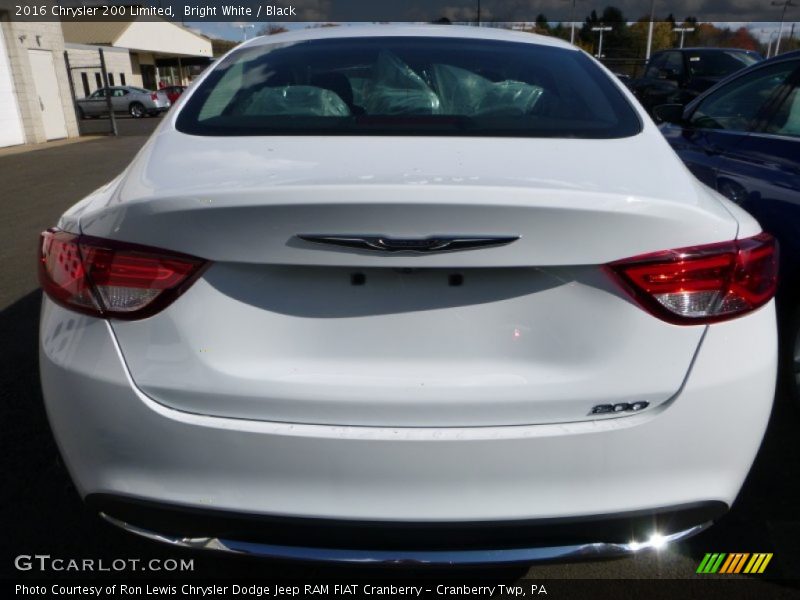 Bright White / Black 2016 Chrysler 200 Limited