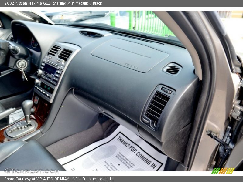 Sterling Mist Metallic / Black 2002 Nissan Maxima GLE