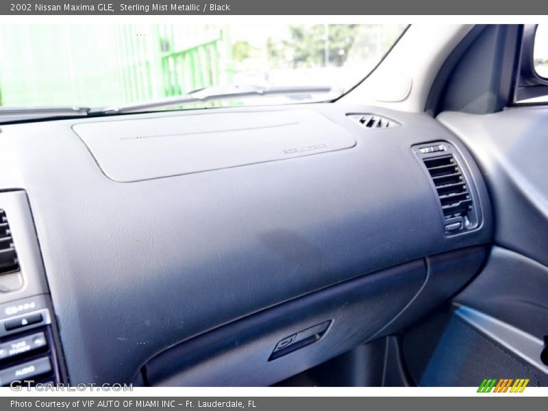 Sterling Mist Metallic / Black 2002 Nissan Maxima GLE