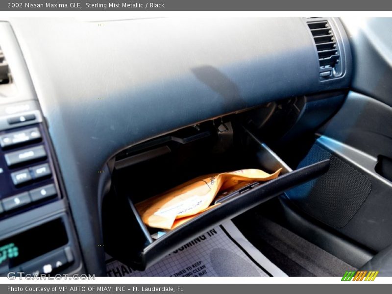 Sterling Mist Metallic / Black 2002 Nissan Maxima GLE