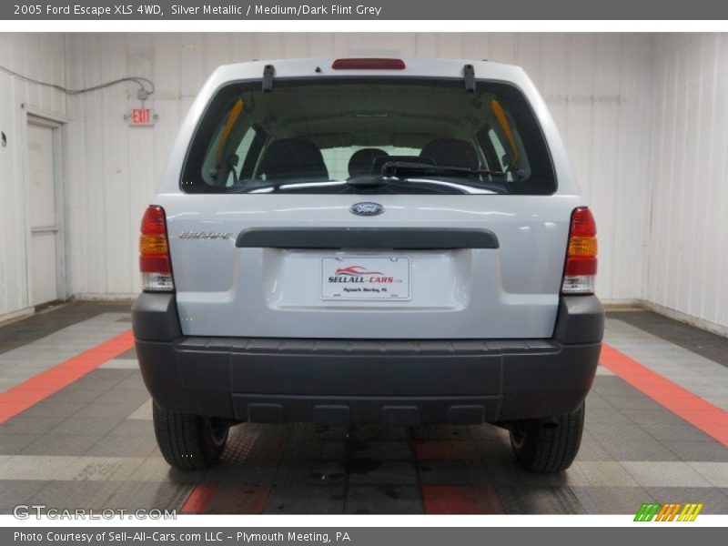 Silver Metallic / Medium/Dark Flint Grey 2005 Ford Escape XLS 4WD