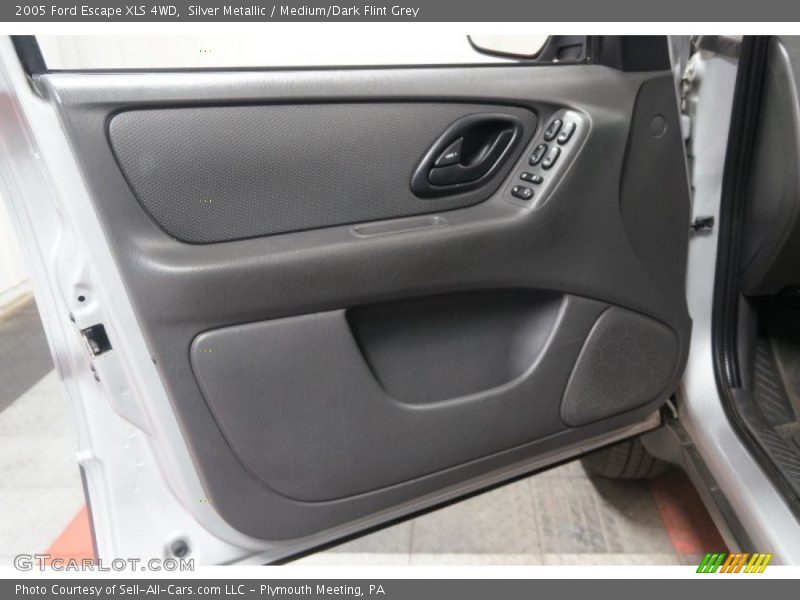 Silver Metallic / Medium/Dark Flint Grey 2005 Ford Escape XLS 4WD