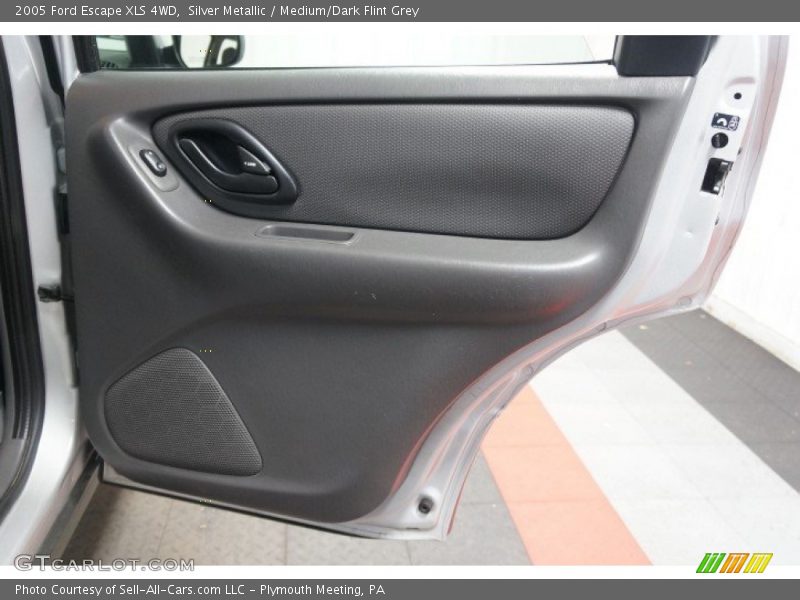 Silver Metallic / Medium/Dark Flint Grey 2005 Ford Escape XLS 4WD