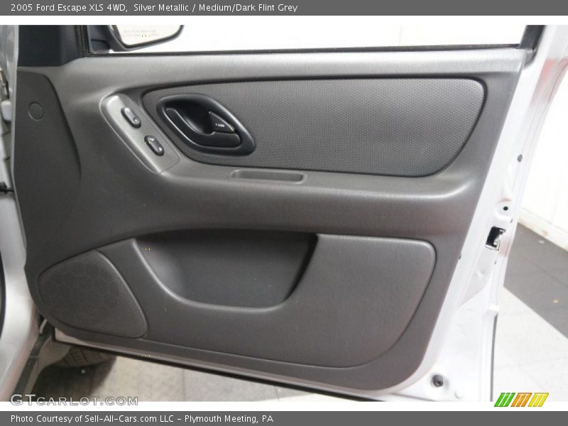 Silver Metallic / Medium/Dark Flint Grey 2005 Ford Escape XLS 4WD