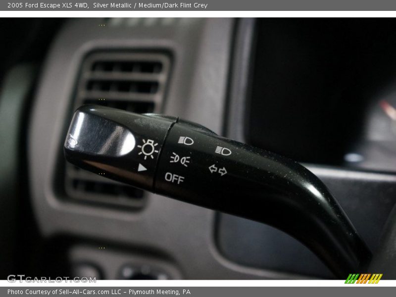 Silver Metallic / Medium/Dark Flint Grey 2005 Ford Escape XLS 4WD