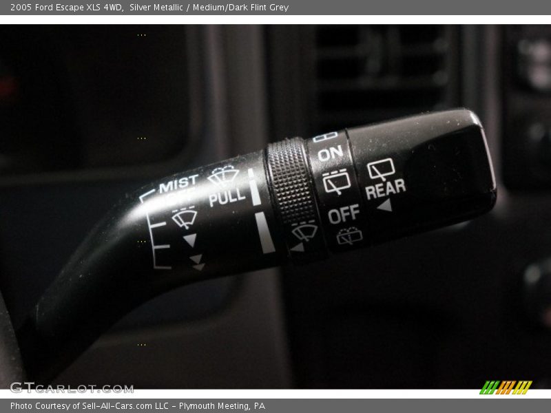 Silver Metallic / Medium/Dark Flint Grey 2005 Ford Escape XLS 4WD