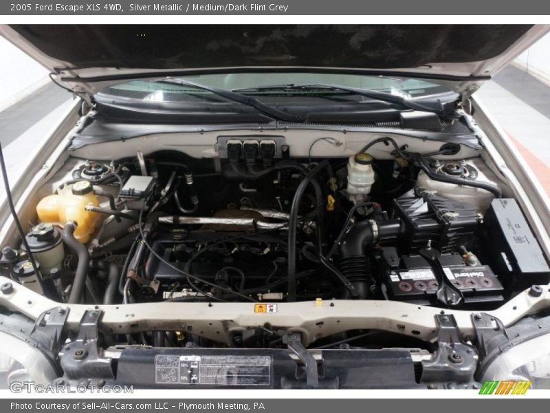 Silver Metallic / Medium/Dark Flint Grey 2005 Ford Escape XLS 4WD