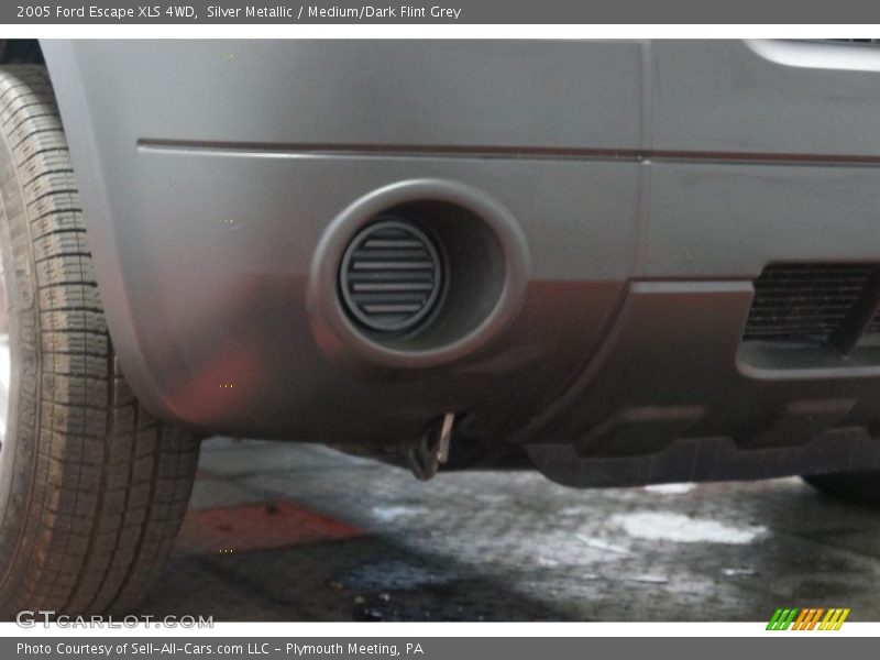 Silver Metallic / Medium/Dark Flint Grey 2005 Ford Escape XLS 4WD
