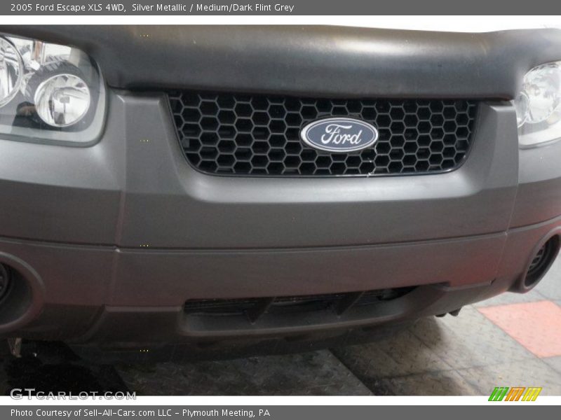 Silver Metallic / Medium/Dark Flint Grey 2005 Ford Escape XLS 4WD