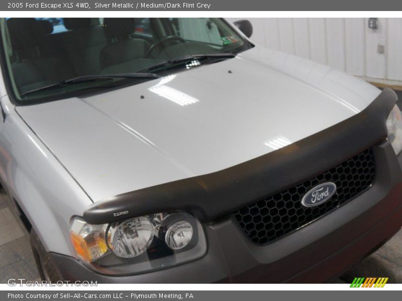Silver Metallic / Medium/Dark Flint Grey 2005 Ford Escape XLS 4WD