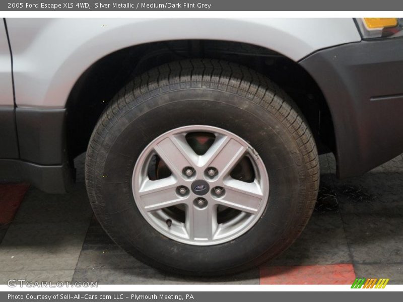 Silver Metallic / Medium/Dark Flint Grey 2005 Ford Escape XLS 4WD