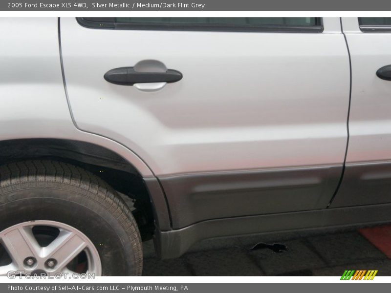 Silver Metallic / Medium/Dark Flint Grey 2005 Ford Escape XLS 4WD
