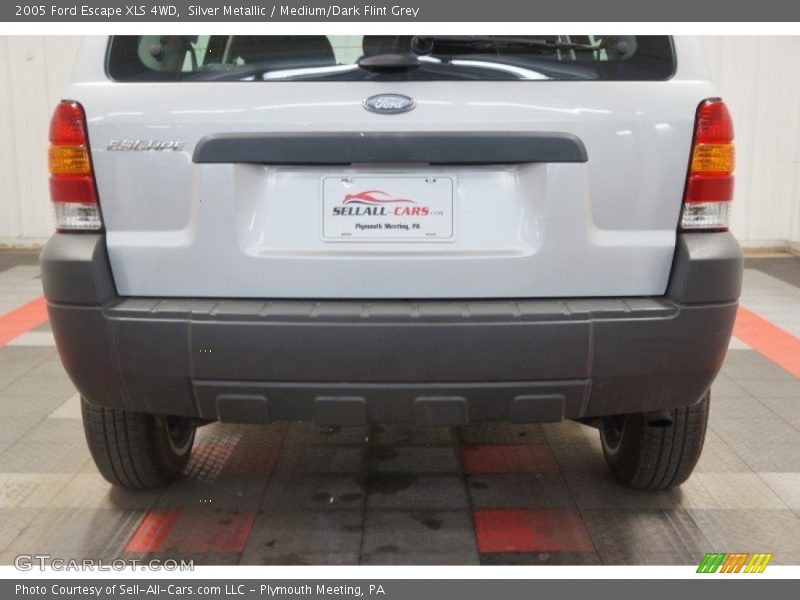 Silver Metallic / Medium/Dark Flint Grey 2005 Ford Escape XLS 4WD