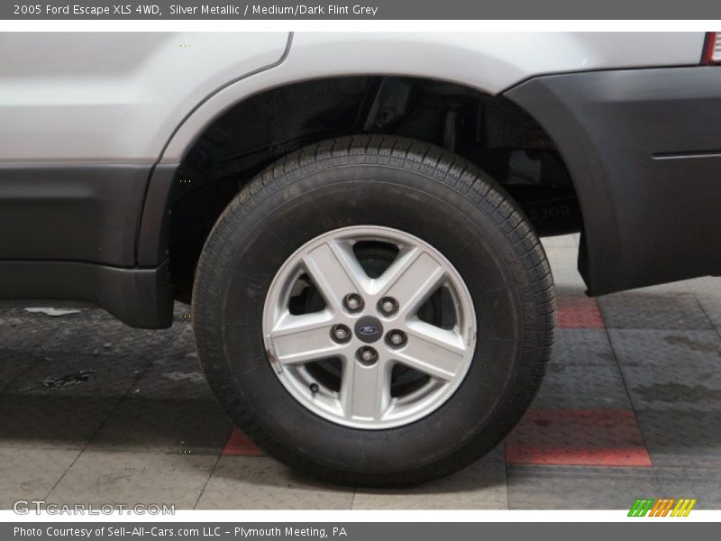 Silver Metallic / Medium/Dark Flint Grey 2005 Ford Escape XLS 4WD