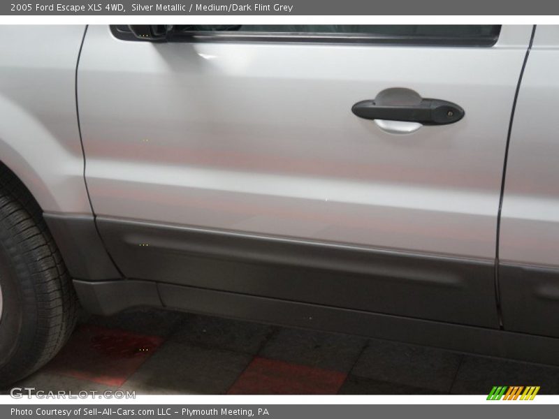 Silver Metallic / Medium/Dark Flint Grey 2005 Ford Escape XLS 4WD