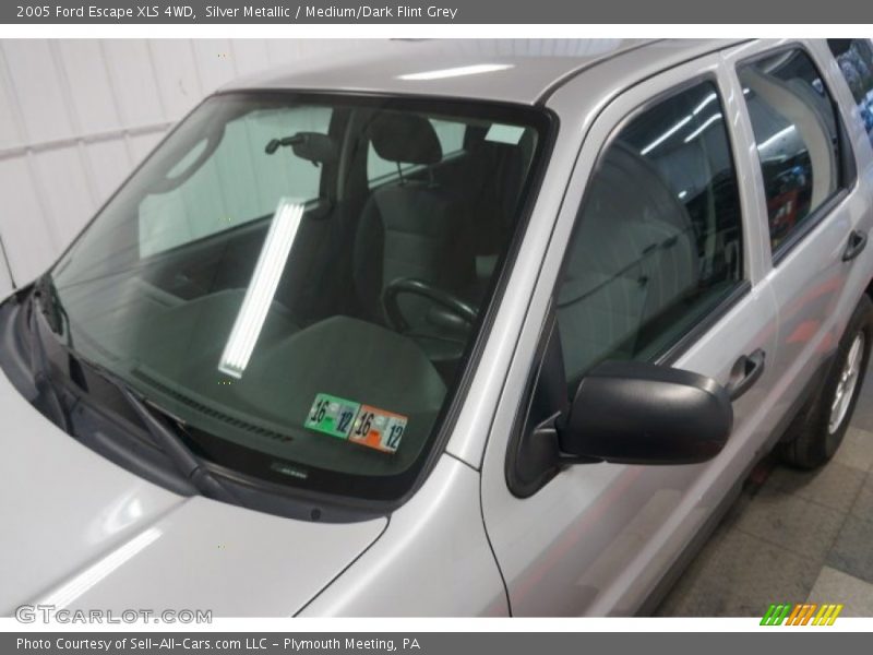 Silver Metallic / Medium/Dark Flint Grey 2005 Ford Escape XLS 4WD
