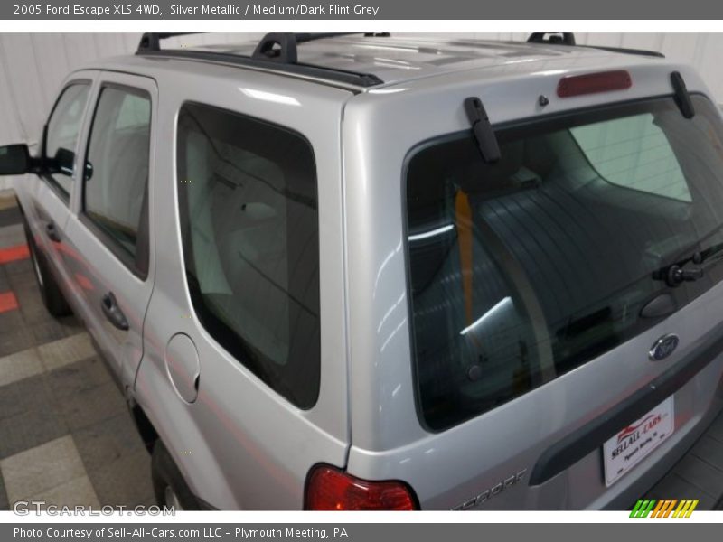 Silver Metallic / Medium/Dark Flint Grey 2005 Ford Escape XLS 4WD