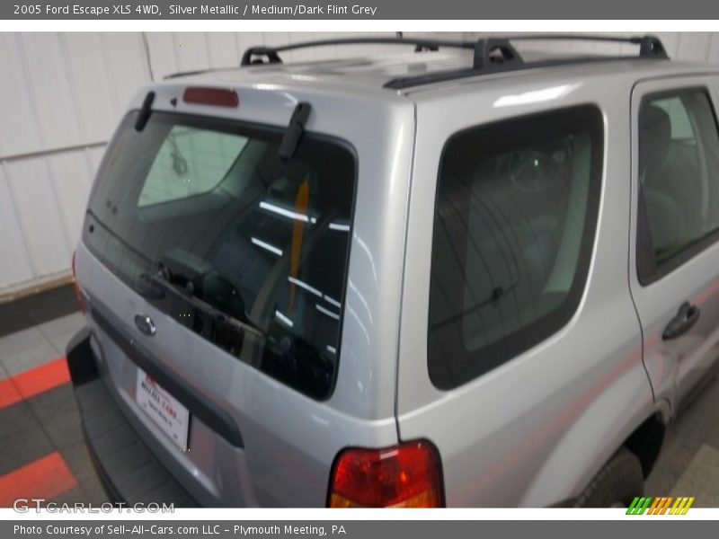 Silver Metallic / Medium/Dark Flint Grey 2005 Ford Escape XLS 4WD