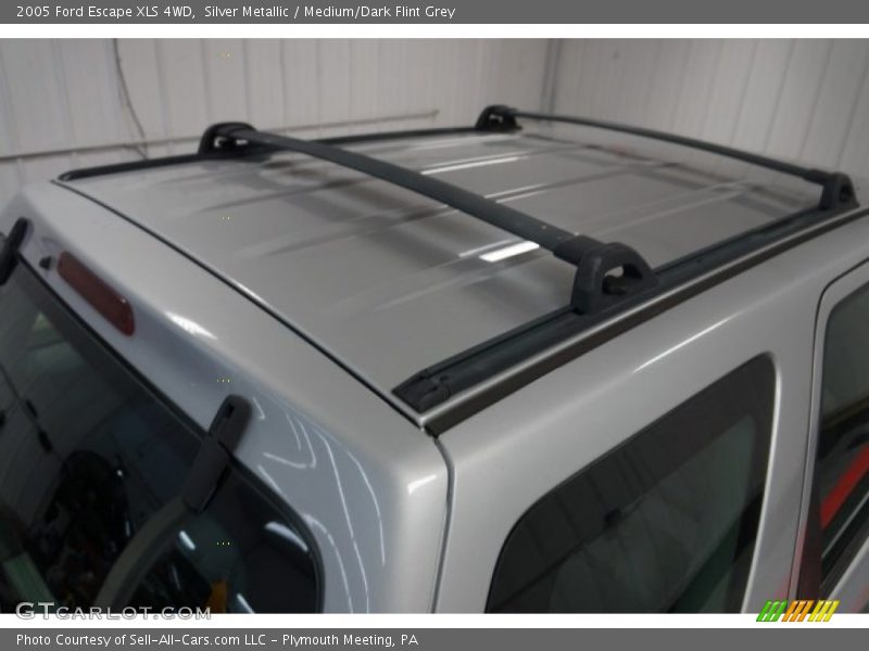 Silver Metallic / Medium/Dark Flint Grey 2005 Ford Escape XLS 4WD