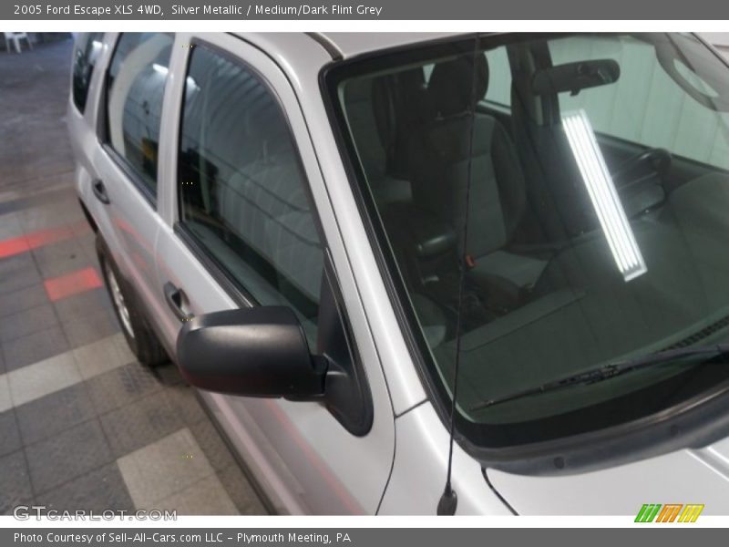 Silver Metallic / Medium/Dark Flint Grey 2005 Ford Escape XLS 4WD