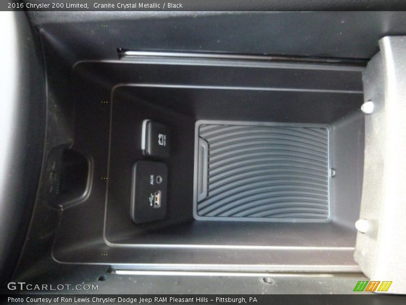 Granite Crystal Metallic / Black 2016 Chrysler 200 Limited