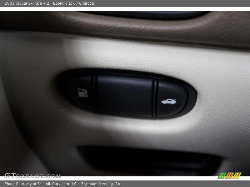 Ebony Black / Charcoal 2003 Jaguar S-Type 4.2