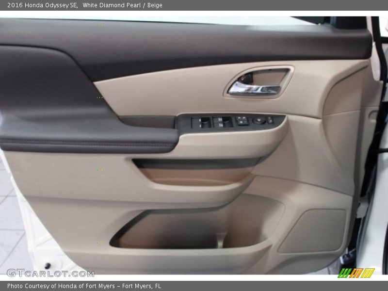 White Diamond Pearl / Beige 2016 Honda Odyssey SE