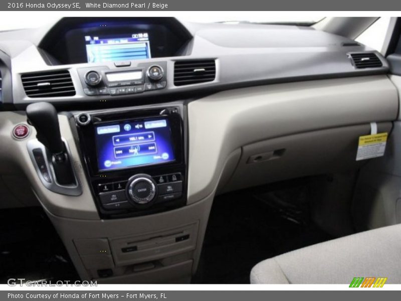 White Diamond Pearl / Beige 2016 Honda Odyssey SE