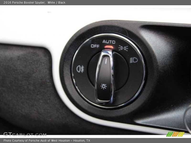 Controls of 2016 Boxster Spyder