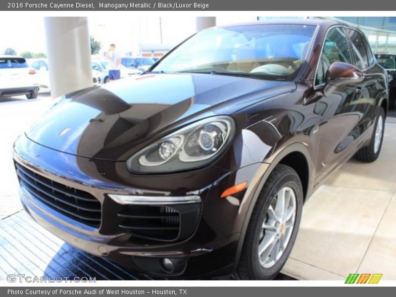 Front 3/4 View of 2016 Cayenne Diesel