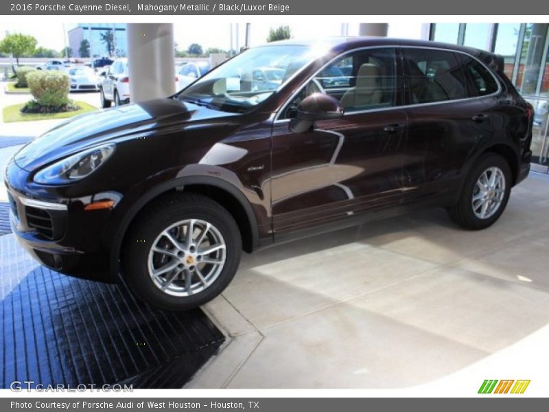 Mahogany Metallic / Black/Luxor Beige 2016 Porsche Cayenne Diesel