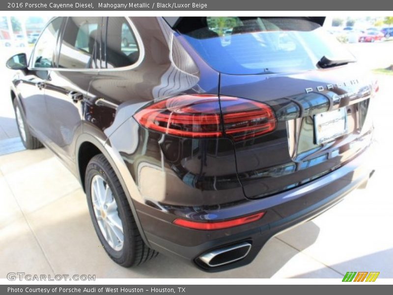 Mahogany Metallic / Black/Luxor Beige 2016 Porsche Cayenne Diesel