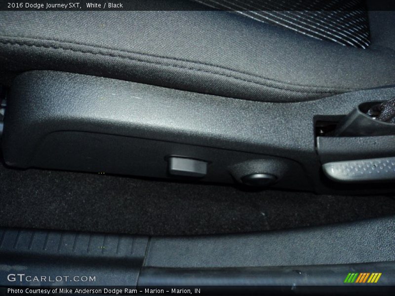 White / Black 2016 Dodge Journey SXT