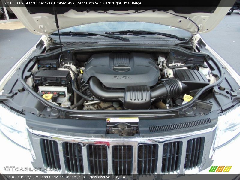 Stone White / Black/Light Frost Beige 2011 Jeep Grand Cherokee Limited 4x4