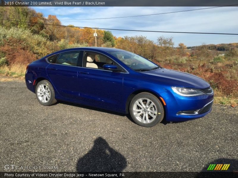 Vivid Blue Pearl / Black/Linen 2016 Chrysler 200 Limited