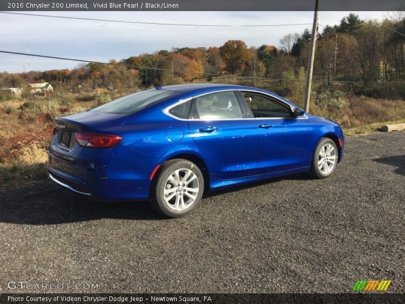 Vivid Blue Pearl / Black/Linen 2016 Chrysler 200 Limited